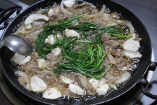 산뜻한 자연 속에서 즐기는 건강한 마늘불고기정식 한 상, 단양 맛집 강변마을