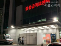 [포토뉴스] 박원순 서울시장 실종에 서울대병원서 대화중인 관계자들