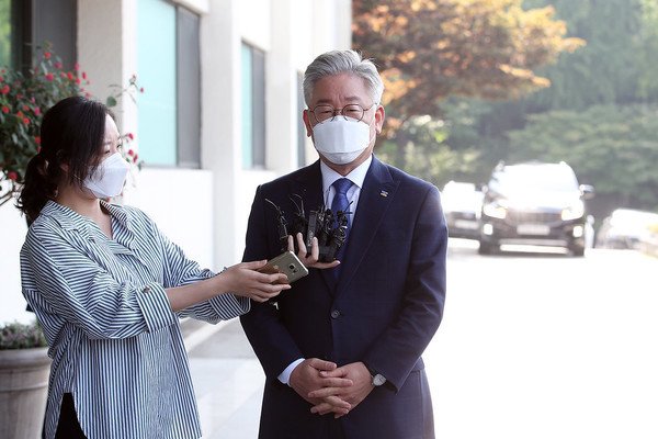 이재명 후보, 대법원 주장 파기환송...서울고법 재심 절차 예상