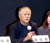 [포토] 송승환, "오랜만에 연극무대 떨리네요"