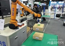 [영상뉴스][르포] '2020로보월드'서 만난 언택트 시대의 꽃 '협동로봇'
