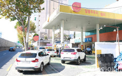 [포토] 유류세 인하 첫 날... 혼잡한 주유소