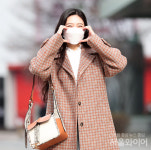 [포토] 가수 조이, 남심 저격하는 깜찍 포즈