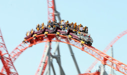 [포토]  여름같은 봄날... 부산롯데월드 찾은 시민들