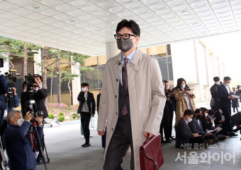 [포토] 입만 열면 뉴스 폭포...한동훈 법무장관 후보자 출근길