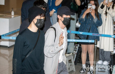 [포토] 라스베이거스 공연 62만 동원...방탄소년단 진-지민의 귀국길