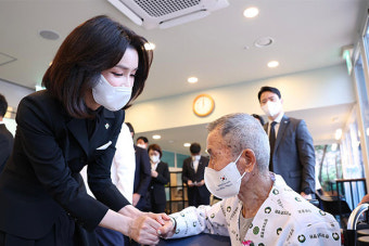 [포토] 김건희 여사, 공식 '퍼스트 레이디' 입성 본격화