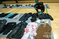[포토] 이태원의 참혹했던 당시를 증거하는  옷과 신발들