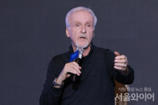 [포토] 질의에 답하는 영화 