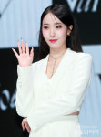 [포토] 비비지 신비, 도도한 손인사