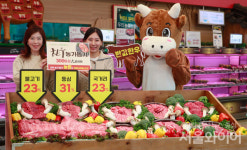 [포토] 우리 한우 많이 드세요… 하나로마트, 최대 반값 할인