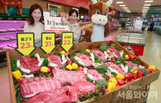 [포토] 축산 농가 힘내세요… 하나로마트, 한우 할인전 진행