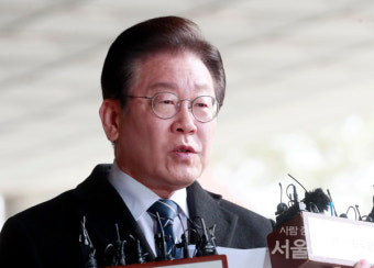 [포토] 검찰 출석 전 입장 밝히고 있는 이재명 대표