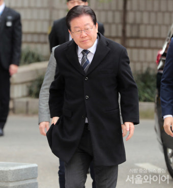 [포토] 공직선거법 위반 혐의로 법정 향하는 이재명 대표