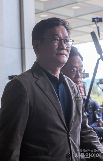 [포토] 검찰 자진출석하고 있는 송영길 전 대표