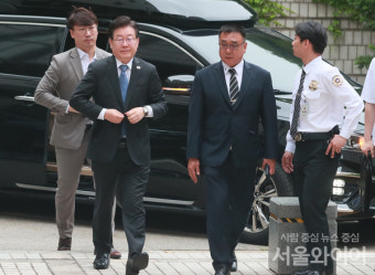 [포토] 공직선거법 위반 혐의로 법정 출석하는 이재명 대표