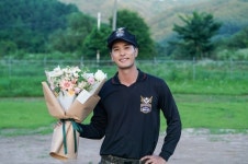 [글렌다박&] 신병2 김지석 공중화장실서 마주친 군인 놀라서 인사… 뿌듯함 느껴