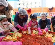 용산구, 지역사회보장협의체와 김장 김치 9만여kg 기부