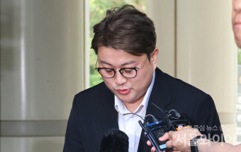 '음주 뺑소니 혐의' 트로트 가수 김호중, 오늘 구속 갈림길