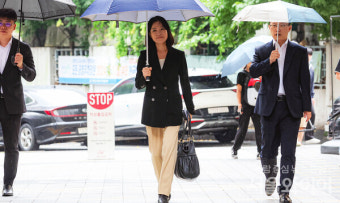 [포토] 준비단 사무실로 출근하는 이진숙 후보자