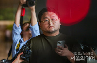 [포토] 발언하는 유튜버 구제역...황금폰 제출?
