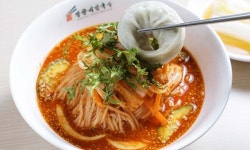 50년 전통 망향비빔국수, 착한 가격으로 인기