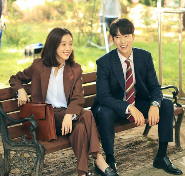 배우 윤현민, SBS 미운 우리 새끼서 어머니 두 분과의 특별한 관계 고백