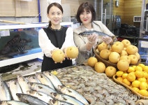 유미카츠양재하나로마트점 | [뉴스투데이 E] 하나로마트 양재점, 환절기 건강식 배·귤·새우·고등어 할인 판매한다