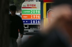 유류세 한시적 15% 인하 국무회의 의결, 내달 6일부터 시행