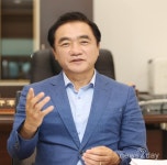 [집중 인터뷰/지자체를 이끄는 사람들] 정장선 평택시장 “임기 내 ‘일자리 10만2천여개, 창출고용률 67.8% 달성’ 목표”