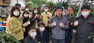 문경시, 유통축산과 ‘1책상 1화분 놓기’ 운동 추진
