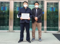 [뉴투포토] 홍석준 통합당 후보 고발하는 곽대훈 캠프 관계자들