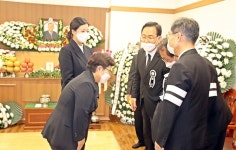 통합당 임이자 의원, 주호영 원내대표 부친 빈소 조문