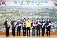 경주시, 납세자의 날 맞아 재정확충 기여자들에 감사패 전달