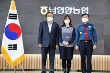 보이스피싱 피해 막은 남영양농협 은행원, 경찰 감사장 수상