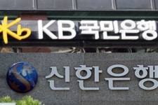 [뉴투분석] KB국민은행과 신한은행의 리딩뱅크 승부처는?