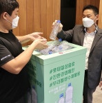 롯데칠성음료, 무라벨 아이시스 업사이클링 재탄생…리그린 자원순환 캠페인