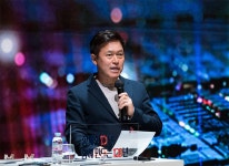 [뉴투분석] 최태원 회장, 올해 ‘전기차 충전기·반도체 설계’ 사업에 승부수