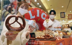 [뉴투포토] 신세계百 “세계 먹거리 맛보세요”