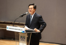 김동연 지사, 납세자의 날 맞아 경기도 유공납세자에 인증패 전달