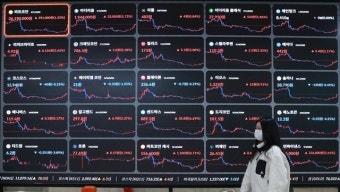 '규제 사각' 코인 거래소, 뒷돈 상장 의혹 '몸살'
