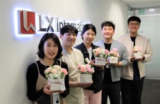 LX인터내셔널, 어버이날 맞아 카네이션 꽃바구니 만들기 행사 펼쳐