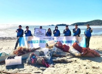 [뉴투포토] BBQ “반려해변 ‘용유해변’아 깨끗해져라~”