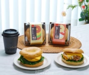 [신상NEWS] 이마트24 ‘BBB베이글샌드위치’‧세븐일레븐 ‘모닝빵 버거’…“편의점서 아침 먹어요~”