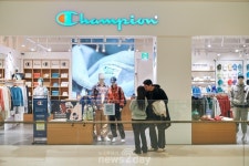 뉴발란스‧챔피온‧올가홀푸드…‘스타필드 수원점’ 오픈 매장은?