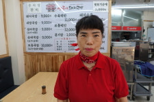 [인터뷰] “어려움을 겪고 있을 사람들과 가진 것을 나누고 싶어요”... 부산 쌍둥이돼지국밥 고명자 대표의 따뜻한 선행
