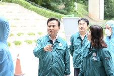 예천발 구제역 확산 차단 총력…김학홍 문경시장, 24시간 방역 최전선 직접 점검