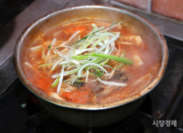 [소소+] 정정훈 대표 동태탕 한그릇에 피자는 덤... 퍼주기가 장사전략