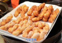 [우리동네] 노부부의 30년 전통 꽈배기 오장도너츠