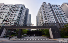 [포토] 일반 아파트 최초로 평당 가격 1억 넘은 아크로리버파크